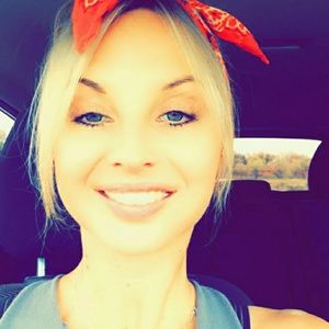 Meet your Posher, Brooke